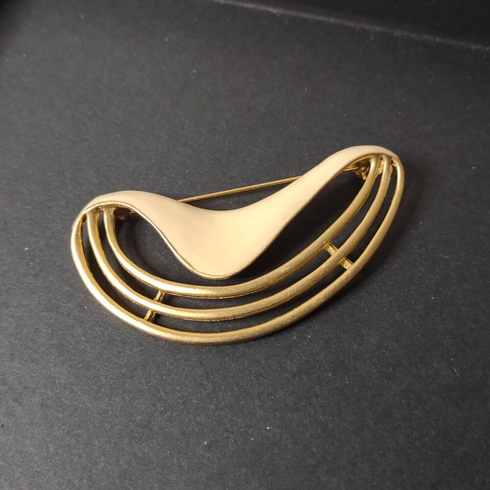 Gold Tone And Cream Colored Asymmetrical Brooch